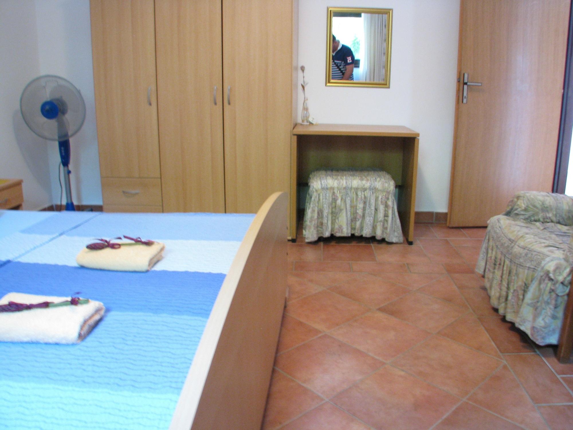 Apartments Srkoc Pinezići Buitenkant foto