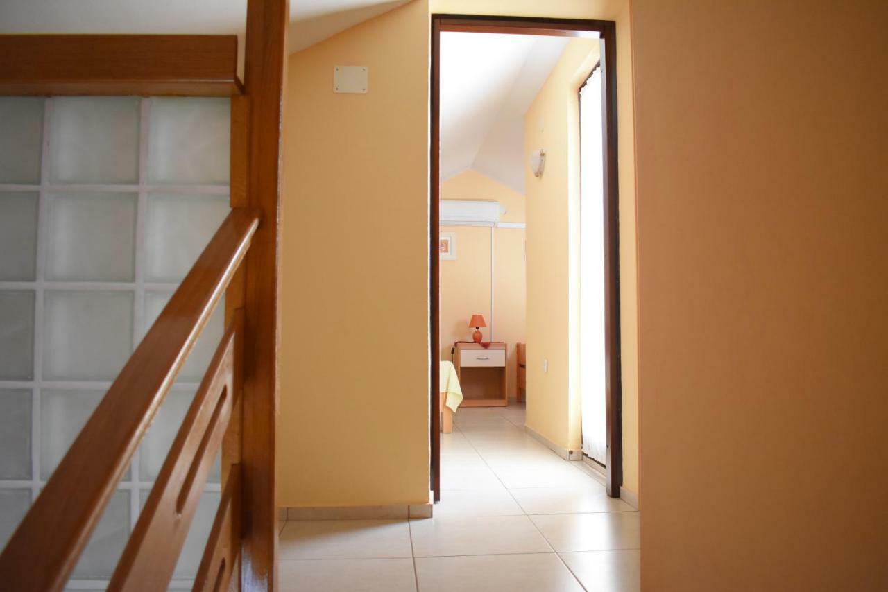 Apartments Srkoc Pinezići Buitenkant foto